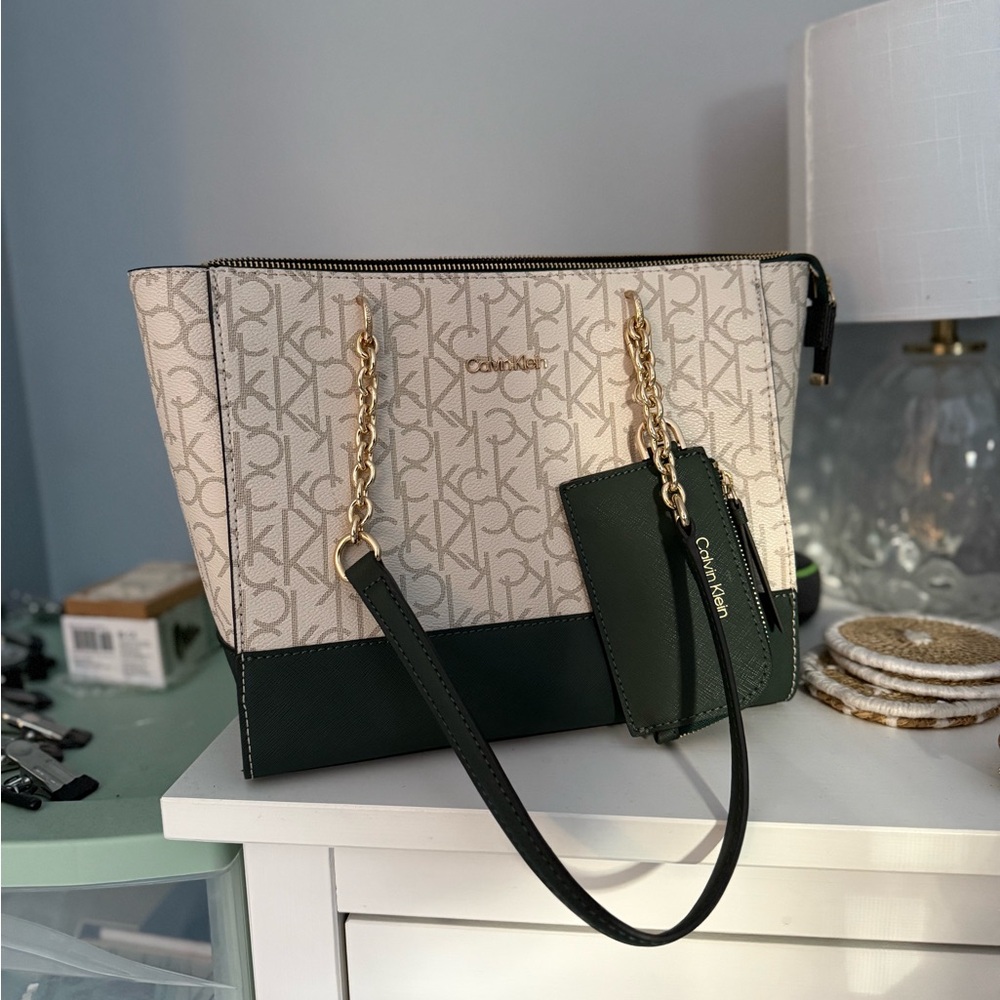 Calvin Klein Signature Cream and Green Tote - Picture 2 of 3